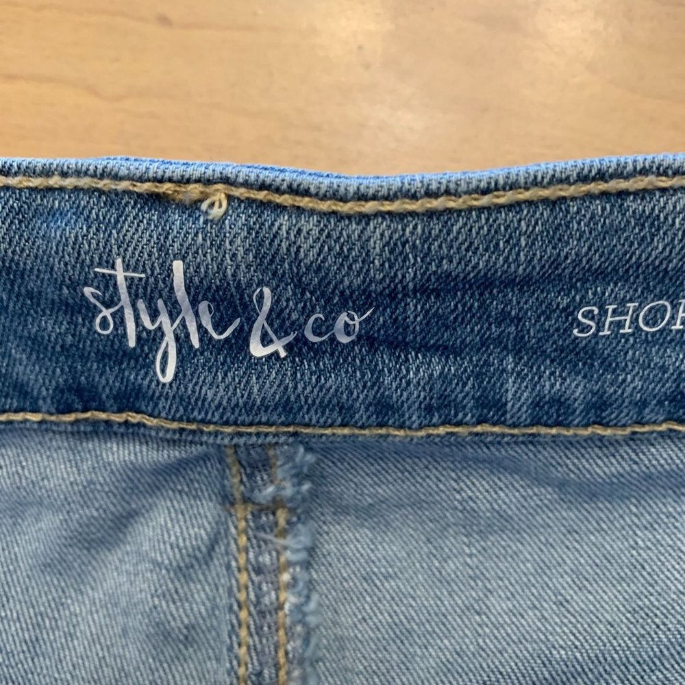 NWT Style & Co. Mid-Rise Denim Light Blue Distressed Belted Shorts size 12 - Picture 5 of 9